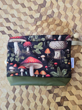 Lade das Bild in den Galerie-Viewer, Kleine Karo Bag mit viel Liebe handgenäht, Modell: Herbst Pilze
