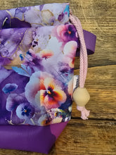 Lade das Bild in den Galerie-Viewer, Sonderpreis, kleine Karo Bag mit viel Liebe handgenäht, Modell: Stiefmütterchen
