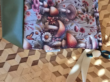 Lade das Bild in den Galerie-Viewer, Große Karo Bag, mit viel Liebe handgenäht, Modell: 🍄 Pilze
