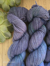 Lade das Bild in den Galerie-Viewer, Neu im Shop Alpaca Traum- Set,  Alpaca, Merino, Seide   400 Gramm, 400 Meter mit Liebe handgefärbt. Name: Peterchens Mondfahrt
