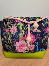 Lade das Bild in den Galerie-Viewer, Kleine Karo Bag mit viel Liebe handgenäht, Modell: Eisvogel
