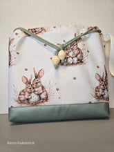 Lade das Bild in den Galerie-Viewer, Ostern Große Karo Bag, mit viel Liebe handgenäht, Modell 2 Hasen
