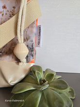 Lade das Bild in den Galerie-Viewer, SONDERPREIS weil auf einer Seite Fuchs fehlerhaft , kleine Karo Bag mit viel Liebe handgenäht, Modell Fuchs
