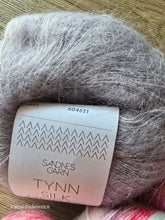 Lade das Bild in den Galerie-Viewer, Nimm was da ist!,engl. 75/25 superwash Socks Hi Twist, 2x 100 Gramm, 850 Meter, 1x Tynn Silk von Sandness + 1 MiniSkein Gratis
