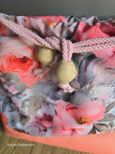 Lade das Bild in den Galerie-Viewer, Kleine Karo Bag mit viel Liebe handgenäht, Modell Rose
