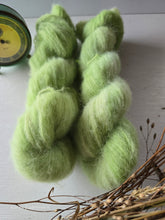 Lade das Bild in den Galerie-Viewer, Neu im Shop, Söffchen, 50 Gramm, 280 Meter, mit viel Liebe handgefärbt, Farbe: Granny Smith
