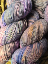 Lade das Bild in den Galerie-Viewer, Hesper, Lace Perlgarn, 100% Schurwolle/Merino
