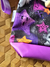 Lade das Bild in den Galerie-Viewer, Große Karo Bag, mit viel Liebe handgenäht, Modell: ☆ 👻,  purpur Boden
