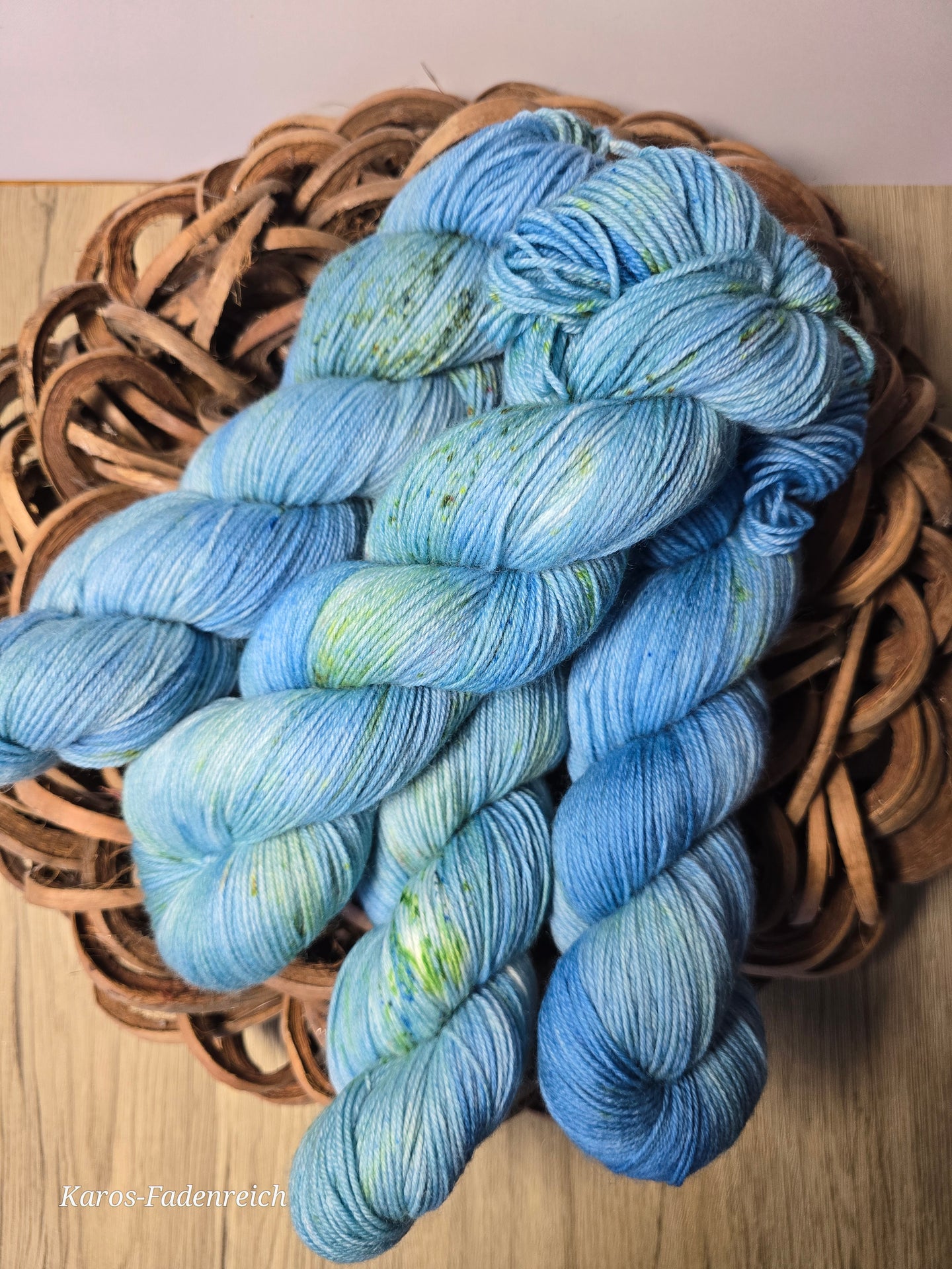 Wellenwolf Oasis400 Velvet Touch, Fingering weight,100 Gramm, 400 Meter, mit Liebe handgefärbt.