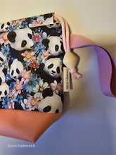 Lade das Bild in den Galerie-Viewer, Kleine Karo Bag mit viel Liebe handgenäht, Modell Panda
