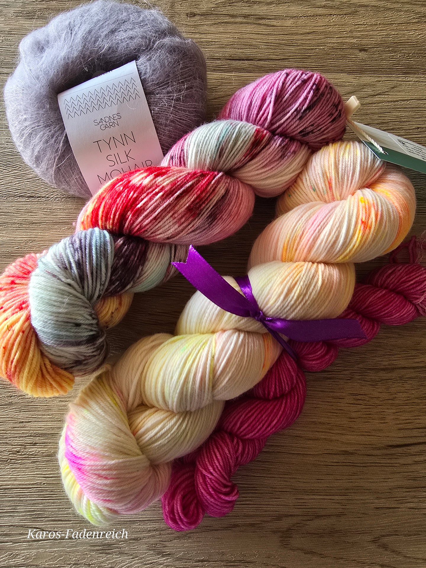 Nimm was da ist!,engl. 75/25 superwash Socks Hi Twist, 2x 100 Gramm, 850 Meter, 1x Tynn Silk von Sandness + 1 MiniSkein Gratis