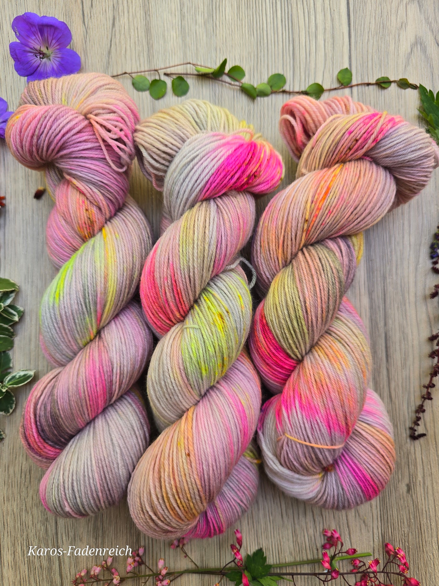 Alte Liebe Oasis400 Velvet Touch, Fingering weight,100 Gramm, 400 Meter, mit Liebe handgefärbt.