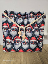 Lade das Bild in den Galerie-Viewer, Weihnachten, Große Karo Bag, mit viel Liebe handgenäht, Modell Santa
