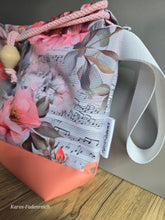 Lade das Bild in den Galerie-Viewer, Kleine Karo Bag mit viel Liebe handgenäht, Modell Rose
