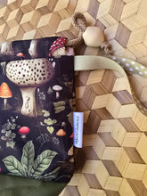 Lade das Bild in den Galerie-Viewer, Kleine Karo Bag mit viel Liebe handgenäht, Modell: Herbst Pilze
