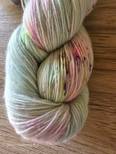 Lade das Bild in den Galerie-Viewer, Nimm was da ist!,  Single Garn , Lace, 100 Gramm , 580 Meter, mit Liebe handgefärbt, 1x Extraklasse von AZ
