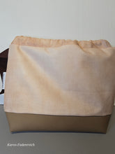 Lade das Bild in den Galerie-Viewer, Ostern Kleine Karo Bag mit viel Liebe handgenäht, Modell Hase im Körbchen

