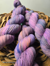 Lade das Bild in den Galerie-Viewer, Hesper, Lace Perlgarn, 100% Schurwolle/Merino
