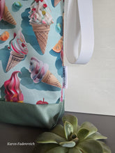 Lade das Bild in den Galerie-Viewer, Große Karo Bag, mit viel Liebe handgenäht, Modell Lust auf Eis, grün

