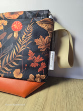 Lade das Bild in den Galerie-Viewer, Kleine Karo Bag mit viel Liebe handgenäht, Modell: Pilze!

