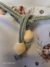Lade das Bild in den Galerie-Viewer, Ostern Kleine Karo Bag mit viel Liebe handgenäht, Modell 2 Hasen
