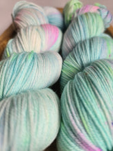 Lade das Bild in den Galerie-Viewer, Himmelsfunken  Velvet Touch, Fingering weight,100 Gramm, 400 Meter, mit Liebe handgefärbt.
