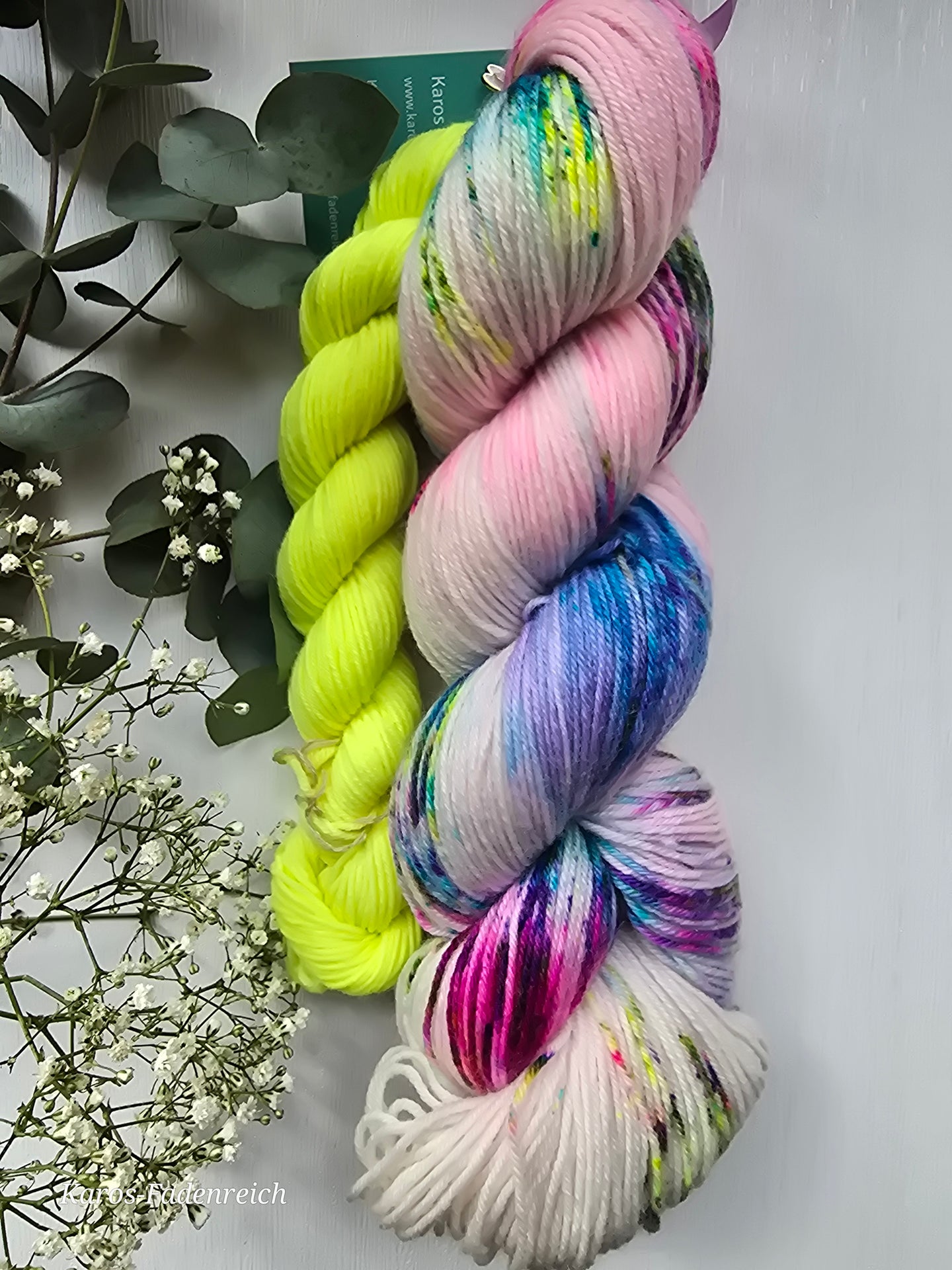 OSTERN 2025  ,engl. 75/25 er SuperSocke, 100 Gramm, 400 Meter mit MiniSkein