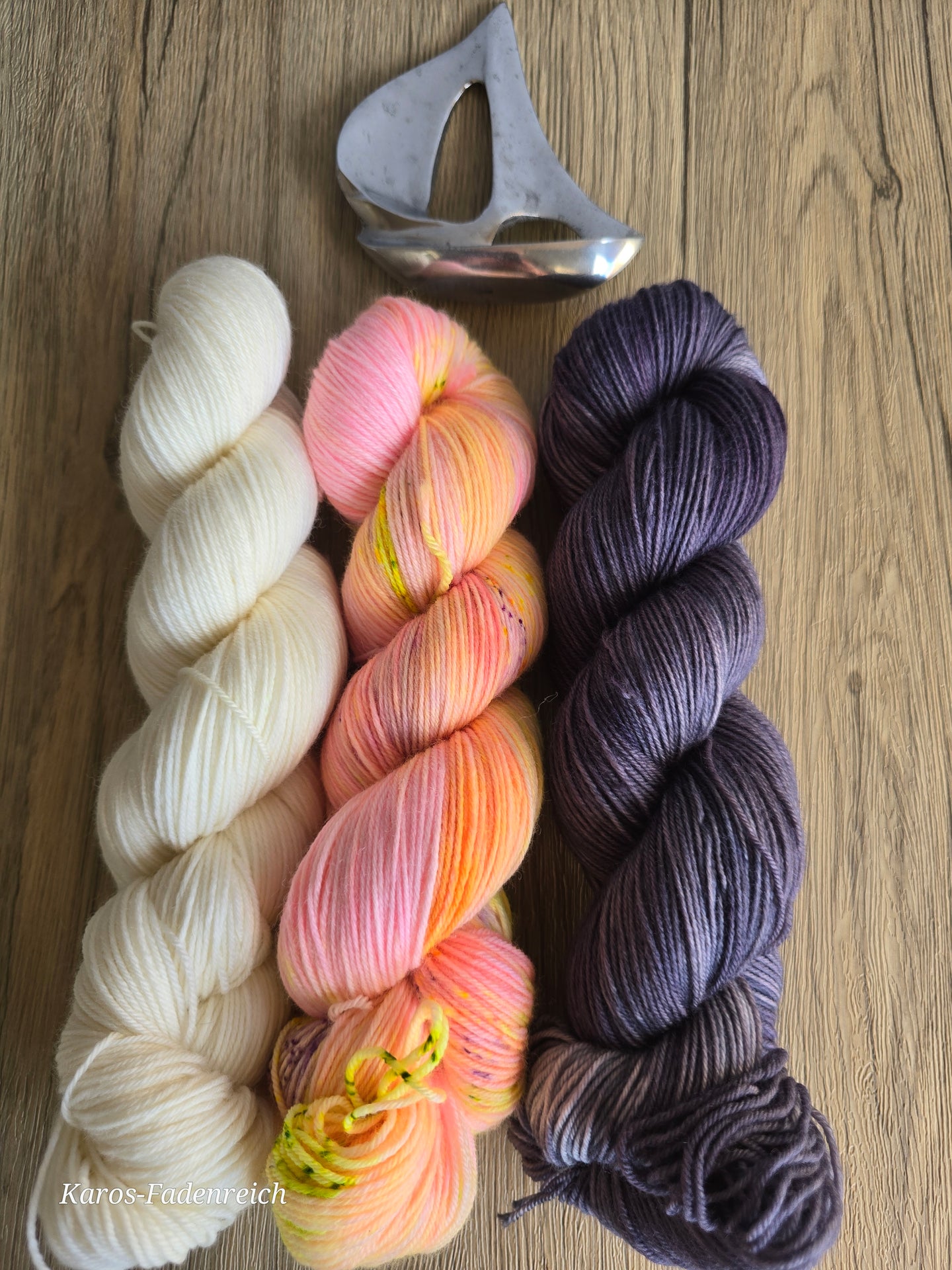Bao Bao Set Nummer 2, Oasis400 Velvet touch, Fingering weight,100 Gramm, 1200 Meter, mit Liebe handgefärbt.