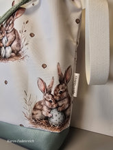 Lade das Bild in den Galerie-Viewer, Ostern Große Karo Bag, mit viel Liebe handgenäht, Modell 2 Hasen
