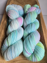 Lade das Bild in den Galerie-Viewer, Himmelsfunken  Velvet Touch, Fingering weight,100 Gramm, 400 Meter, mit Liebe handgefärbt.
