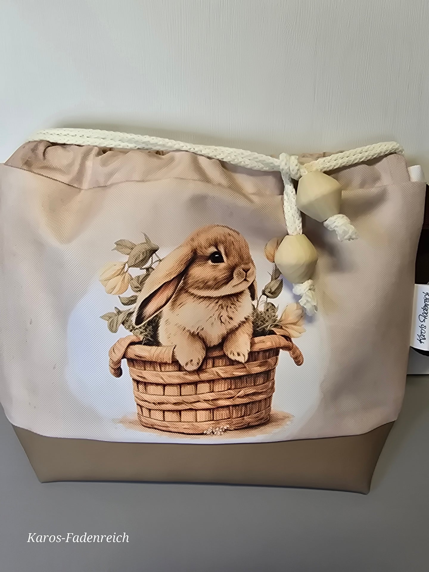 Ostern Kleine Karo Bag mit viel Liebe handgenäht, Modell Hase im Körbchen