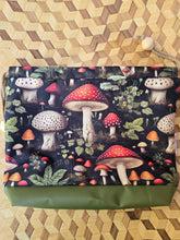 Lade das Bild in den Galerie-Viewer, Große Karo Bag, mit viel Liebe handgenäht, Modell: 🍄 Pilze
