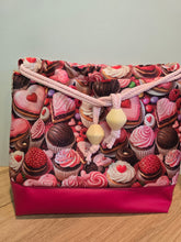 Lade das Bild in den Galerie-Viewer, Kleine Karo Bag mit viel Liebe handgenäht, Modell: Süße Verführung

