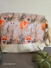 Lade das Bild in den Galerie-Viewer, SONDERPREIS weil auf einer Seite Fuchs fehlerhaft , kleine Karo Bag mit viel Liebe handgenäht, Modell Fuchs
