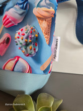Lade das Bild in den Galerie-Viewer, Kleine Karo Bag mit viel Liebe handgenäht, Modell Lust auf Eis, blau
