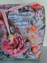 Lade das Bild in den Galerie-Viewer, Große Karo Bag, mit viel Liebe handgenäht, Modell Rosen, Pfingstrosen und Co.
