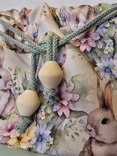 Lade das Bild in den Galerie-Viewer, Ostern Kleine Karo Bag mit viel Liebe handgenäht, Modell Hoppel
