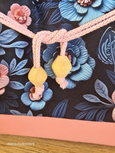 Lade das Bild in den Galerie-Viewer, Kleine Karo Bag mit viel Liebe handgenäht, Modell Bluey
